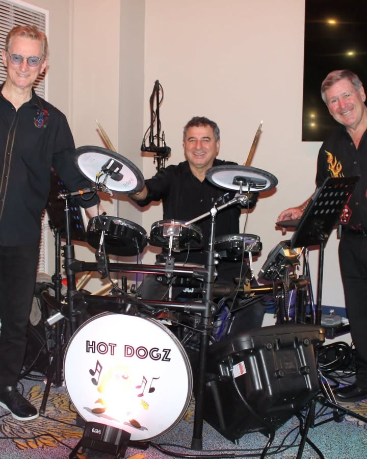 Featured image for “Hot Dogz Trio Live Music & Seafood Night at Wynnum RSL”